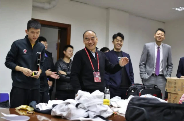 如何通过团队协作策略提升整体篮球水平_2